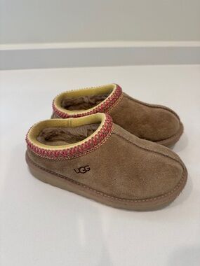 Girls Ugg Tasman size 11